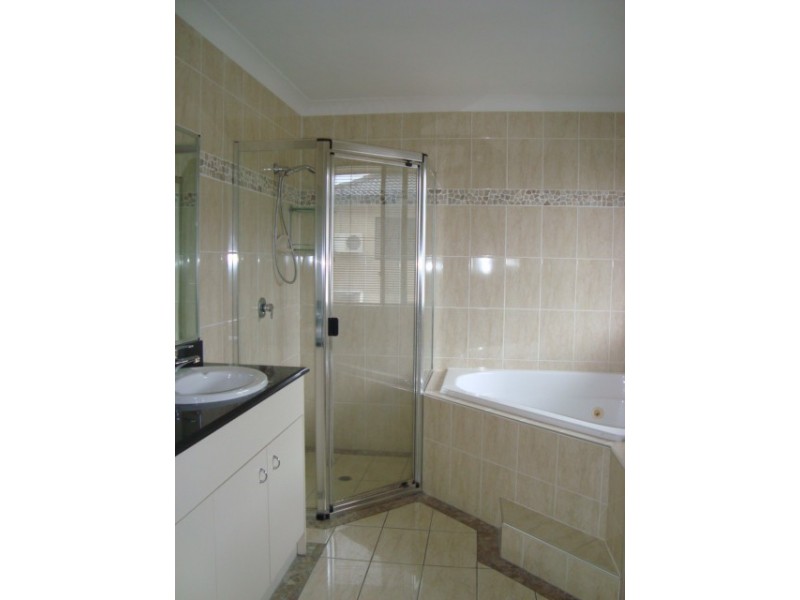 27 BACCHUS STREET, Robertson QLD 4109