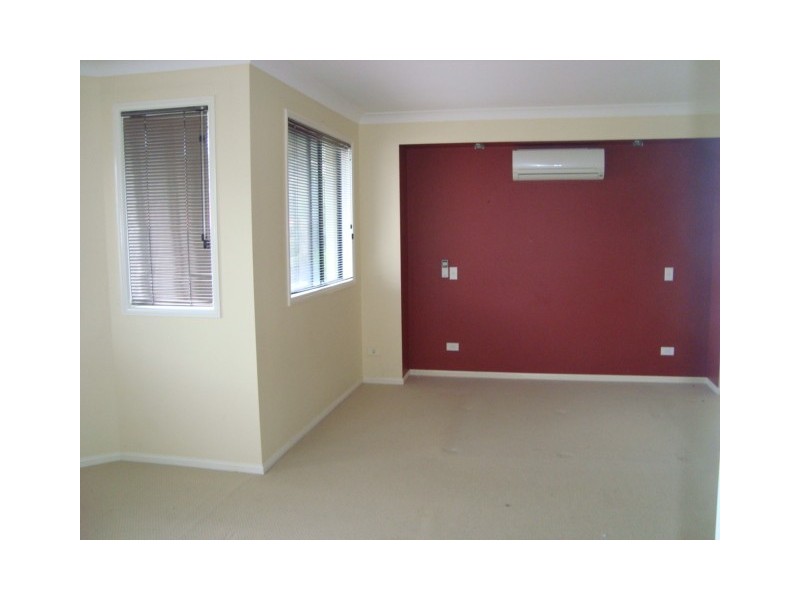 27 BACCHUS STREET, Robertson QLD 4109