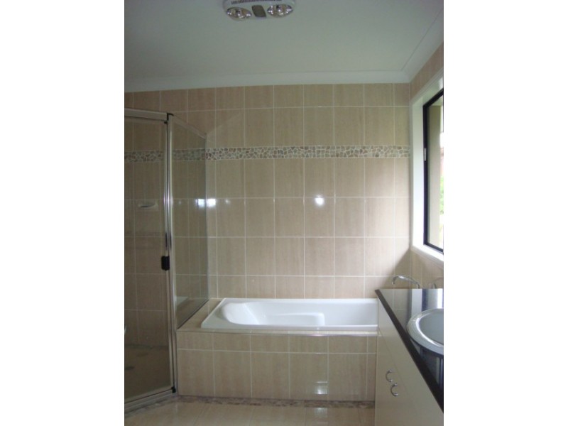 27 BACCHUS STREET, Robertson QLD 4109