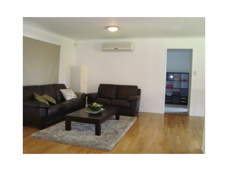 9 HOLDEN DRIVE, Sunnybank Hills QLD 4109