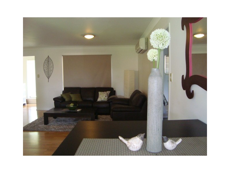 9 HOLDEN DRIVE, Sunnybank Hills QLD 4109