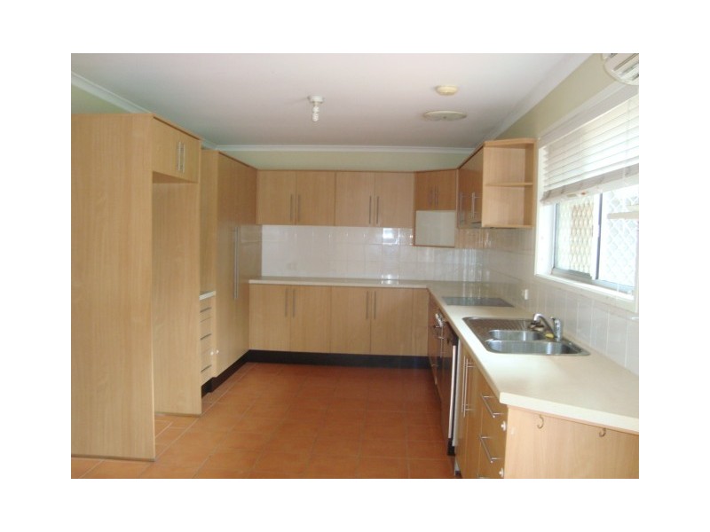 52 CHAUVIN STREET, Robertson QLD 4109