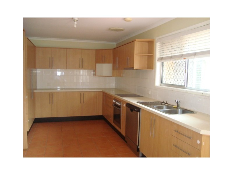 52 CHAUVIN STREET, Robertson QLD 4109