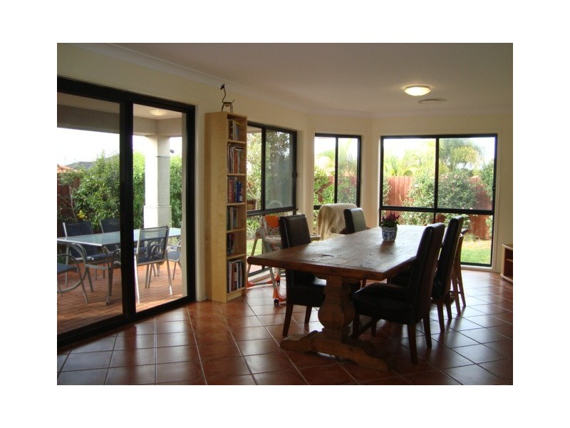 6 Peter Close, Eight Mile Plains QLD 4113