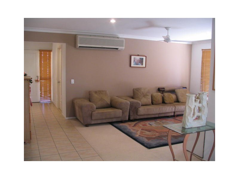 9 Brookfield Court, Parkinson QLD 4115