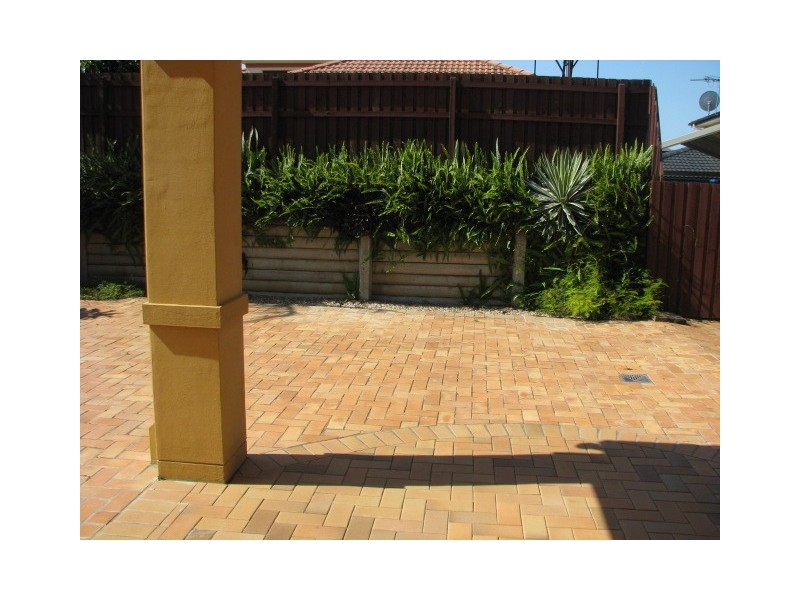 1 ALBERTON COURT, Eight Mile Plains QLD 4113