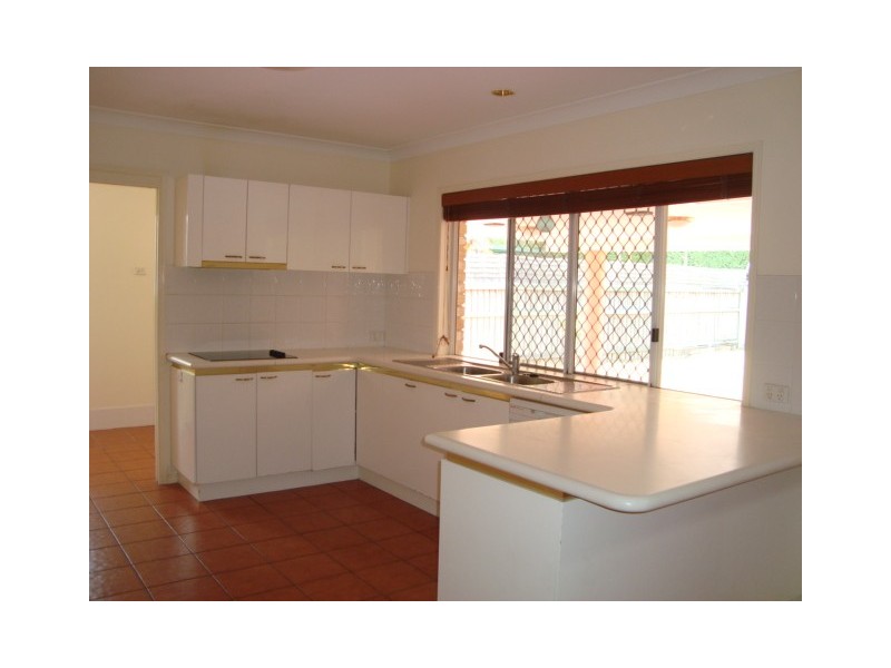 8 FORBES PL, Eight Mile Plains QLD 4113