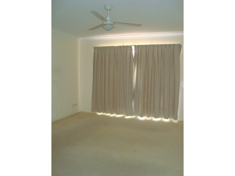 8 FORBES PL, Eight Mile Plains QLD 4113