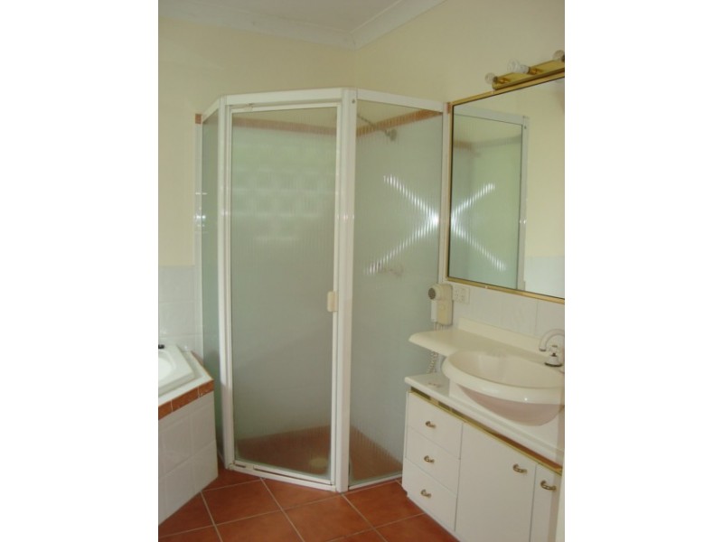 8 FORBES PL, Eight Mile Plains QLD 4113