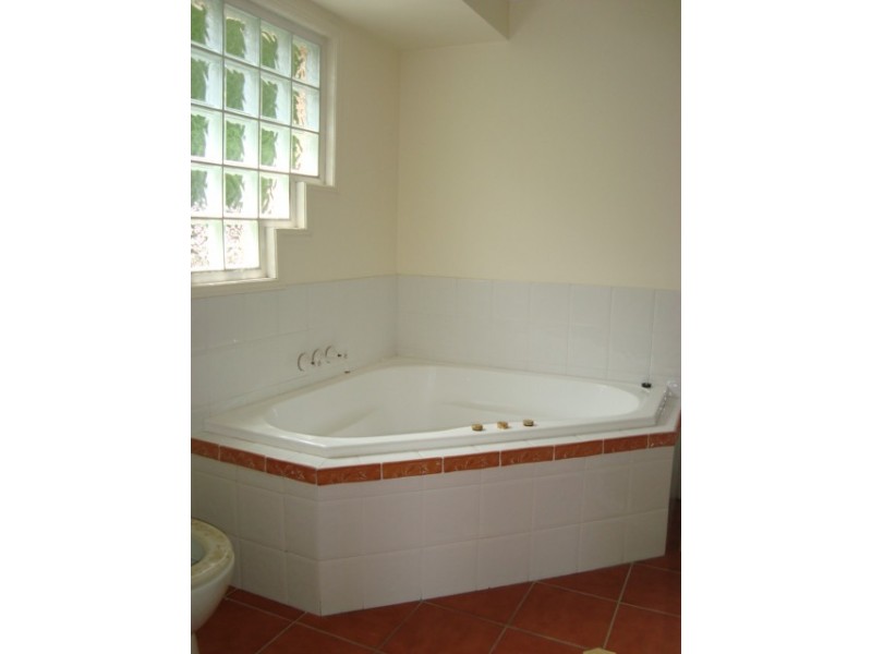 8 FORBES PL, Eight Mile Plains QLD 4113