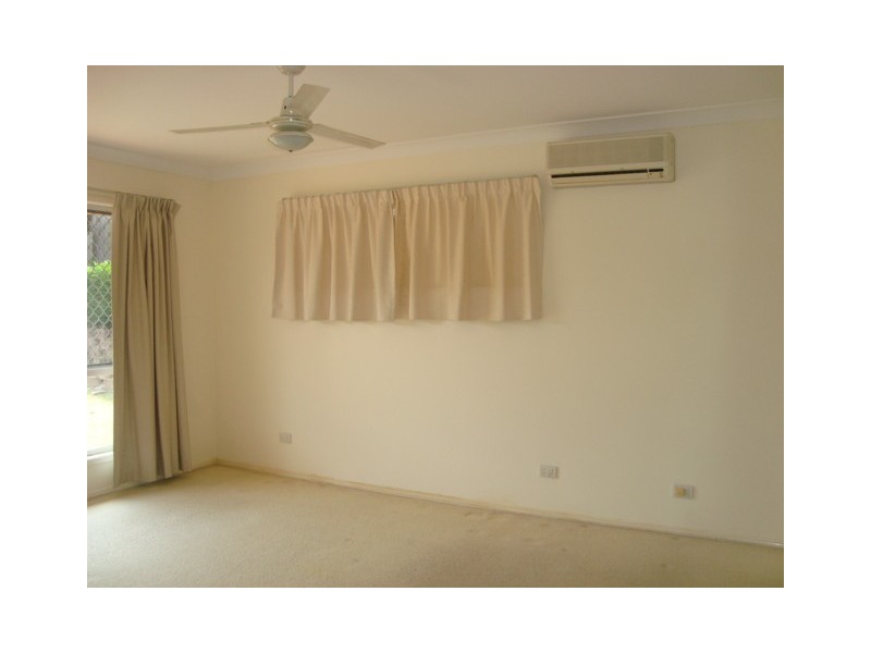 8 FORBES PL, Eight Mile Plains QLD 4113