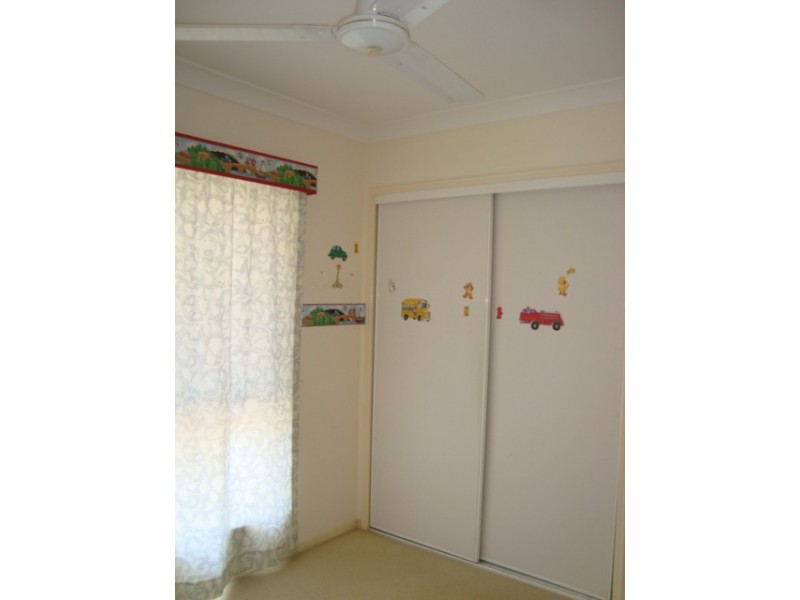 8 FORBES PL, Eight Mile Plains QLD 4113