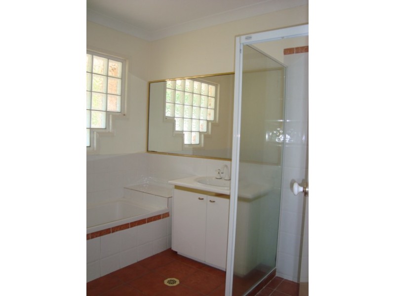 8 FORBES PL, Eight Mile Plains QLD 4113