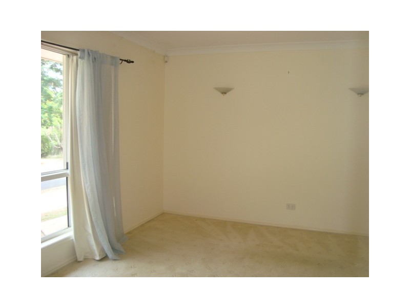 8 FORBES PL, Eight Mile Plains QLD 4113