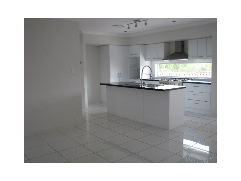 17 HENDERSON ST ( AKA : 21 BOWERS ST ), Eight Mile Plains QLD 4113