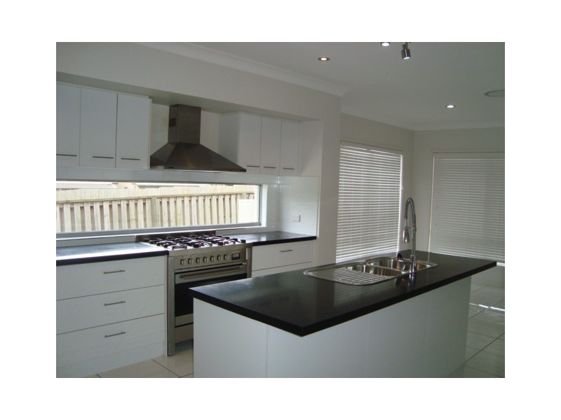 17 HENDERSON ST ( AKA : 21 BOWERS ST ), Eight Mile Plains QLD 4113