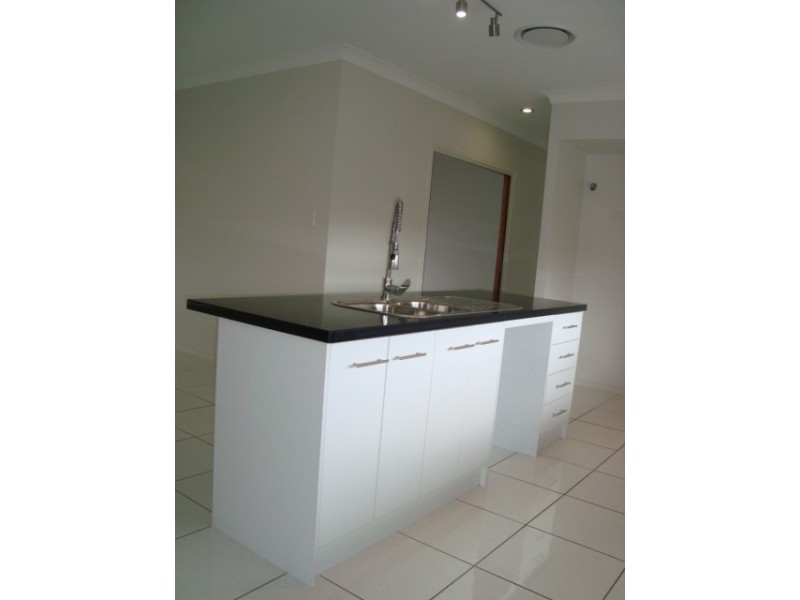 17 HENDERSON ST ( AKA : 21 BOWERS ST ), Eight Mile Plains QLD 4113