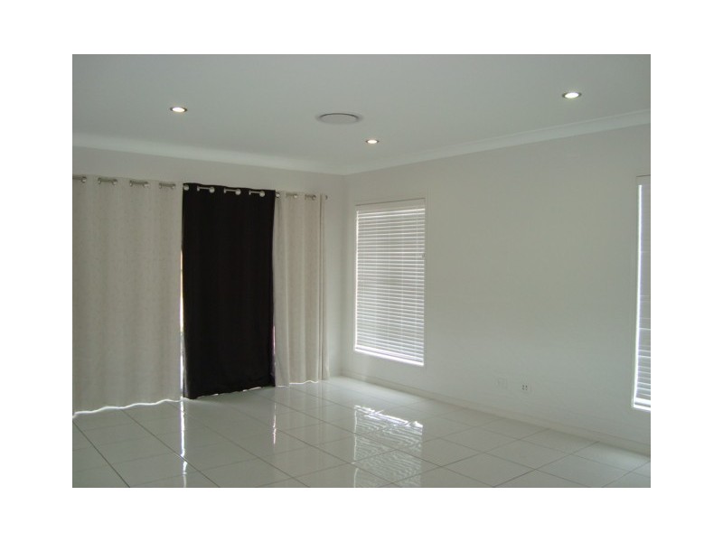 17 HENDERSON ST ( AKA : 21 BOWERS ST ), Eight Mile Plains QLD 4113