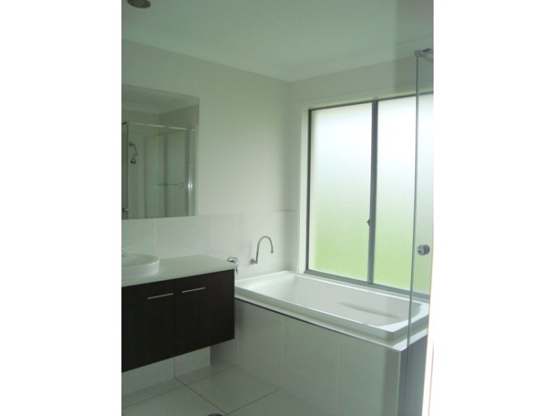 17 HENDERSON ST ( AKA : 21 BOWERS ST ), Eight Mile Plains QLD 4113