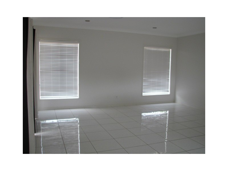 17 HENDERSON ST ( AKA : 21 BOWERS ST ), Eight Mile Plains QLD 4113