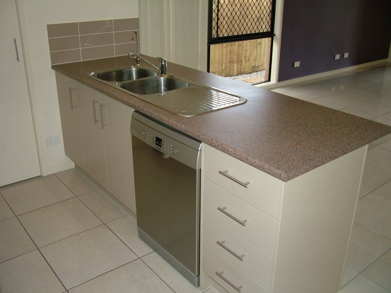 102 ALAN CRES, Eight Mile Plains QLD 4113