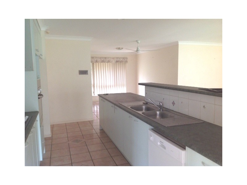101 BANNOCKBURN CR, Parkinson QLD 4115