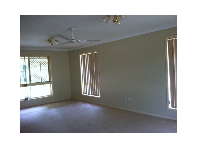 101 BANNOCKBURN CR, Parkinson QLD 4115