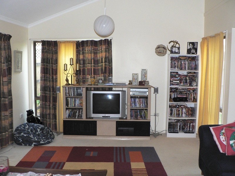 9 Yeates Crescent, Meadowbrook QLD 4131