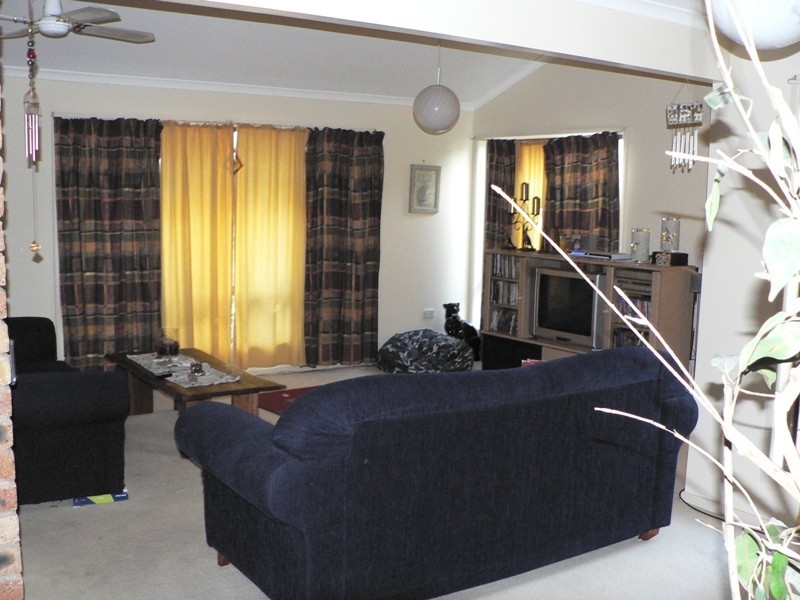 9 Yeates Crescent, Meadowbrook QLD 4131