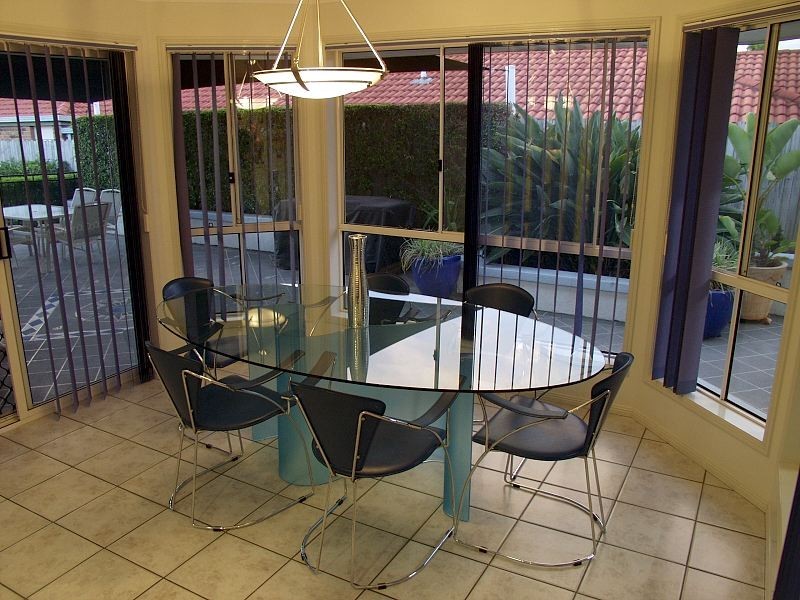 2 Seaton Place, Parkinson QLD 4115