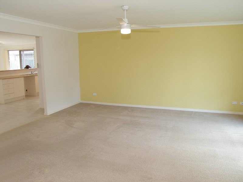 9 Innes Close, Parkinson QLD 4115