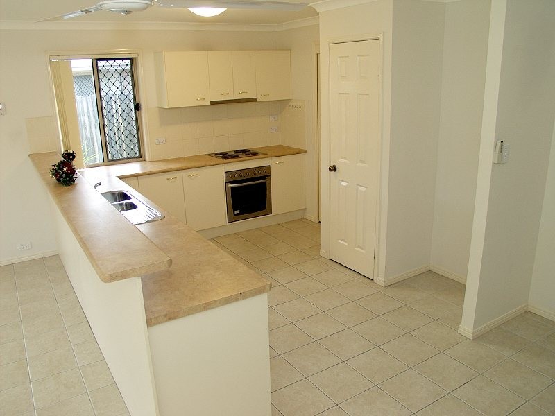 9 Innes Close, Parkinson QLD 4115