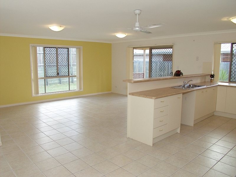 9 Innes Close, Parkinson QLD 4115