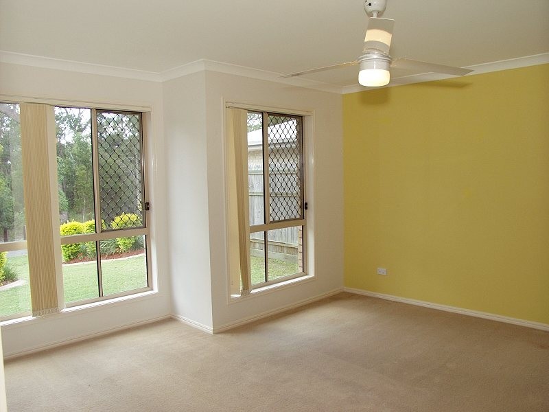 9 Innes Close, Parkinson QLD 4115