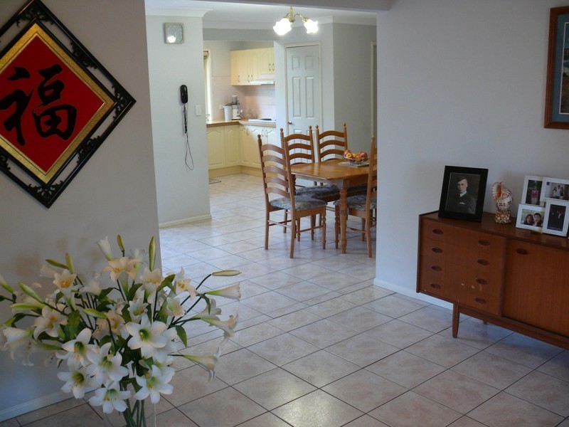 6 Chesterfield Crescent, Kuraby QLD 4112