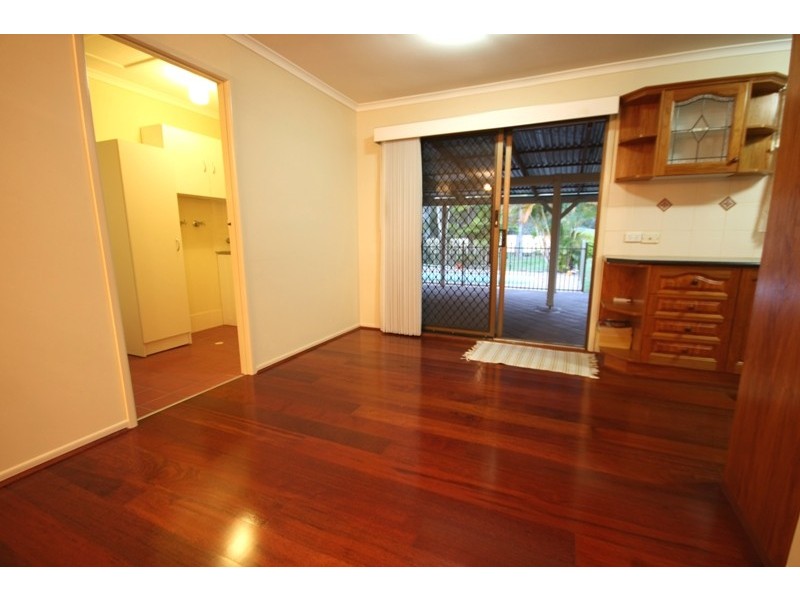 17 Helmet Ct, Hillcrest QLD 4118