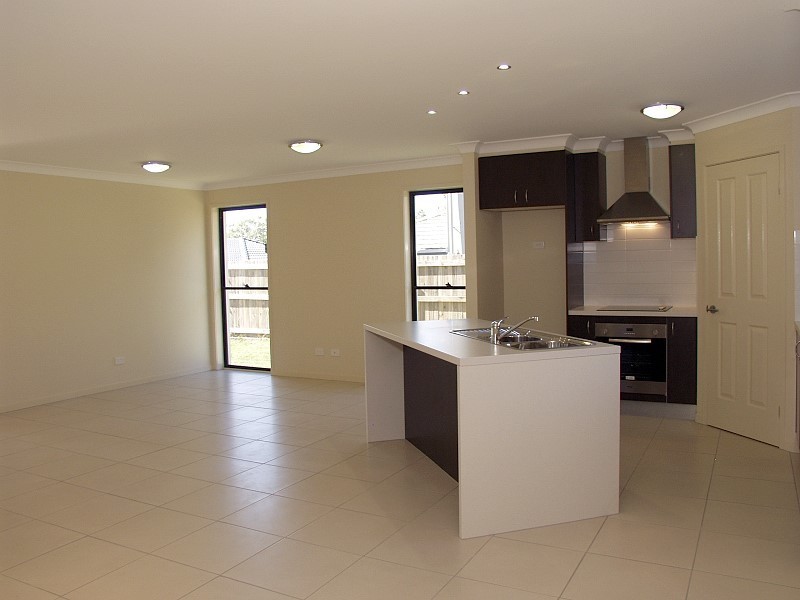 5 Crawford Place, Calamvale QLD 4116