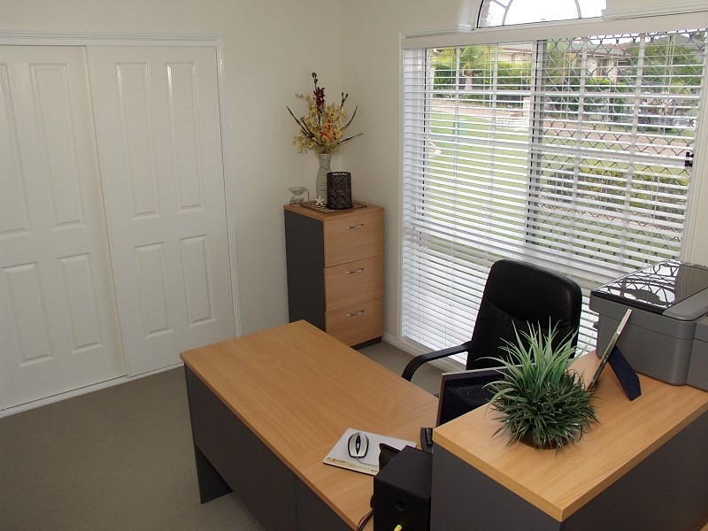 24 Bowood Place, Parkinson QLD 4115