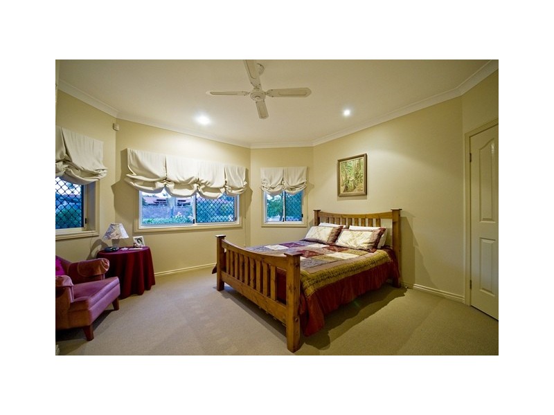 2 Satch Ct, Eight Mile Plains QLD 4113