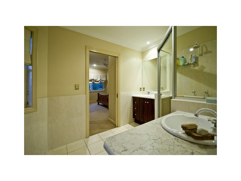 2 Satch Ct, Eight Mile Plains QLD 4113