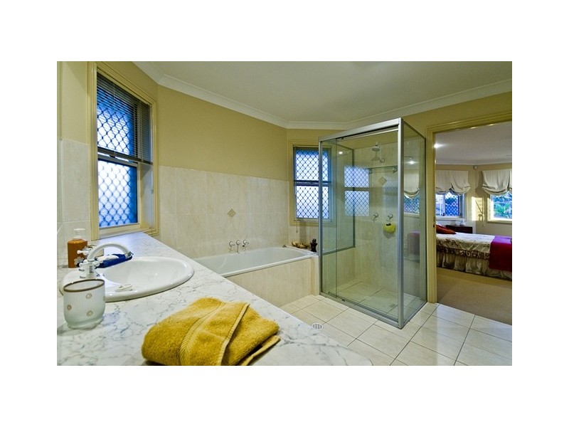 2 Satch Ct, Eight Mile Plains QLD 4113