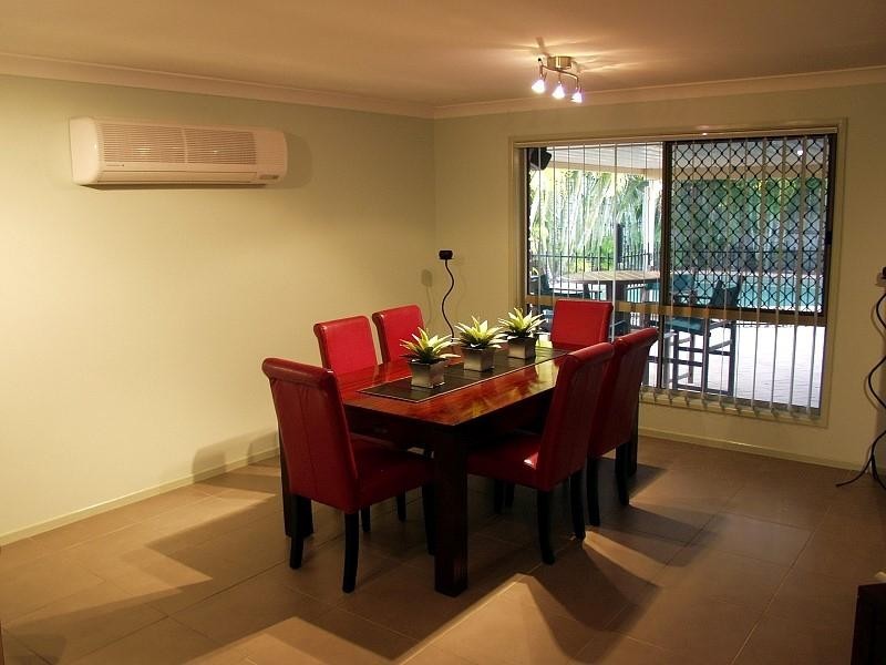 11 Balgownie Crescent, Parkinson QLD 4115