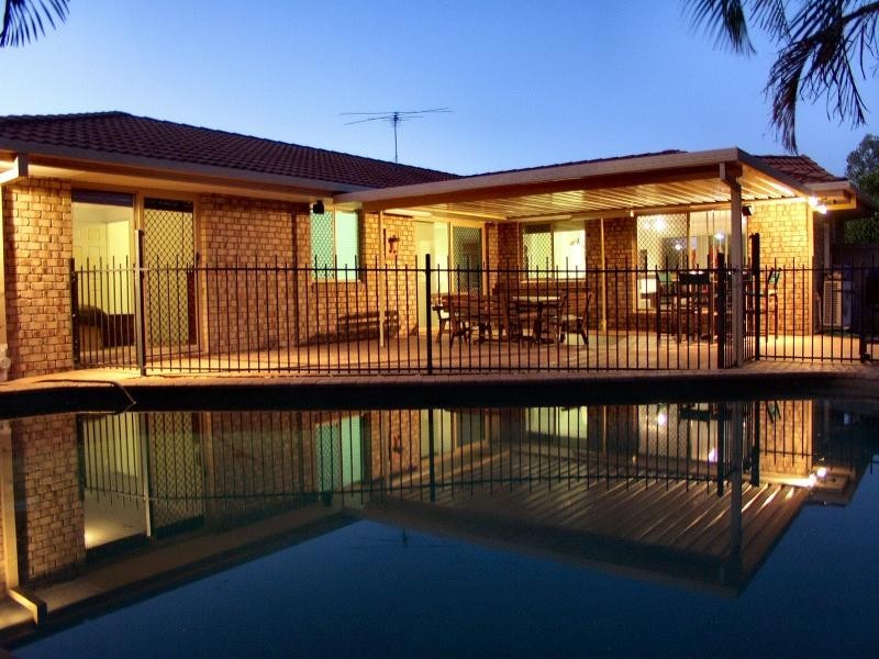 11 Balgownie Crescent, Parkinson QLD 4115