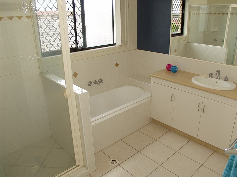 64 Prospect Street, Parkinson QLD 4115