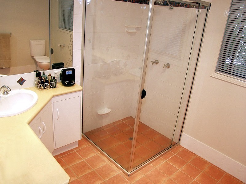 2 Crystal Court, Parkinson QLD 4115