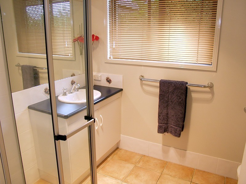 2 Crystal Court, Parkinson QLD 4115