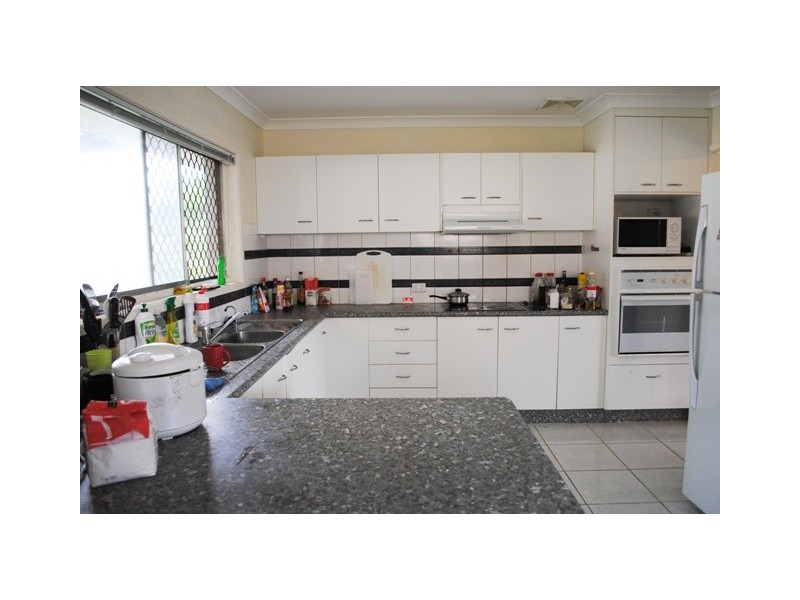 100 Wadley Street, Macgregor QLD 4109