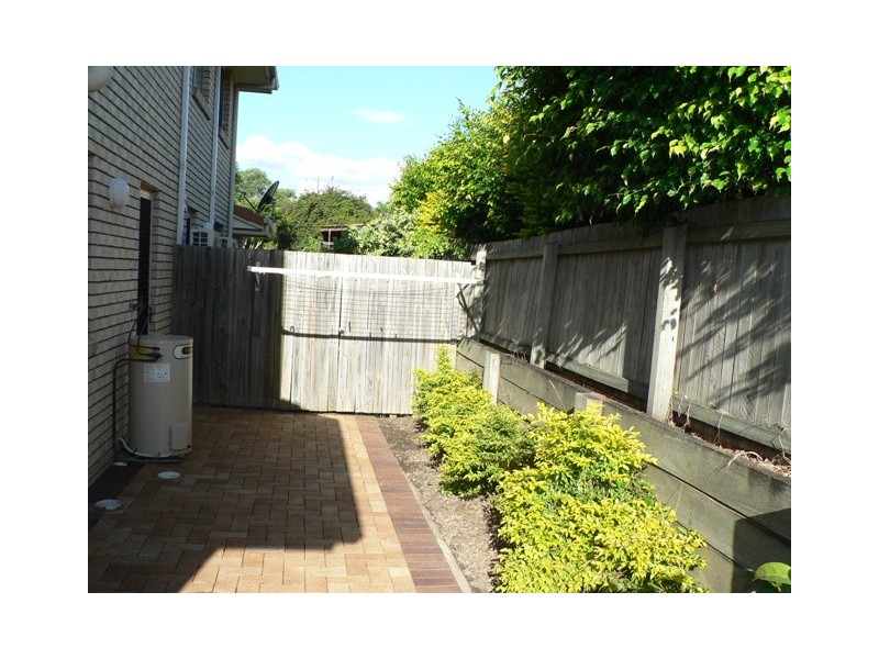 16/10 Lawrence Close, Robertson QLD 4109