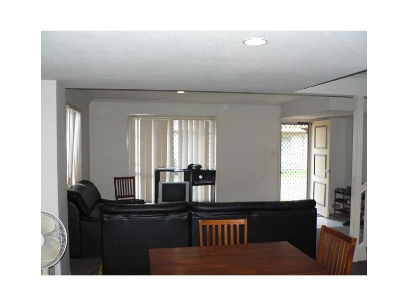 16/10 Lawrence Close, Robertson QLD 4109