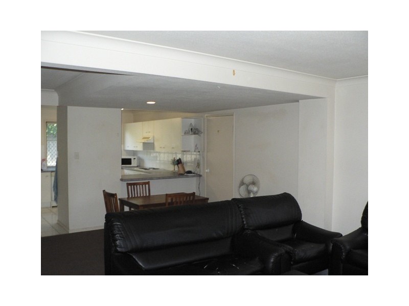 16/10 Lawrence Close, Robertson QLD 4109